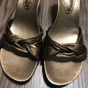 Gianni Bini flip heels